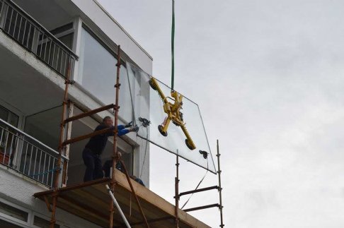 Lifting the large glass unit to installation level